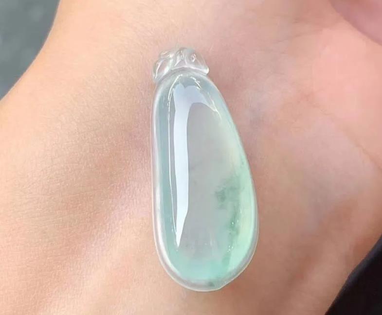 三两根线条雕个翡翠福瓜，像极了单纯的孩子  第4张