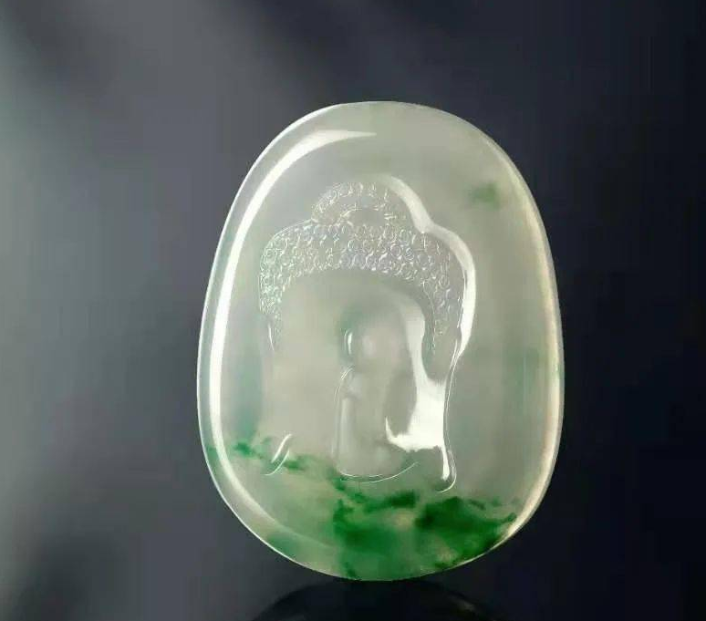 云南世博会翡翠老翡翠手镯 清代为何国人对珠宝只钟情翡翠，令人如此向往的翡翠有何迷人之处？  第7张