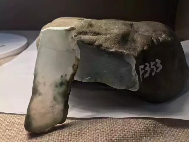 
                万年翡翠，冰清玉洁，看一眼就醉了！
              第5张