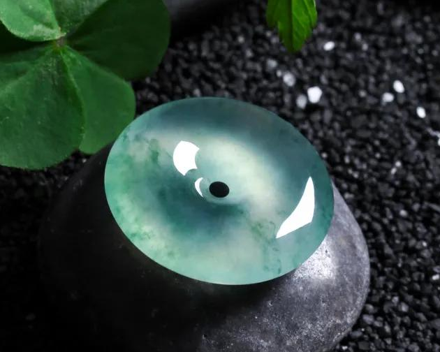 
                告别翡翠变现难，六大方式帮你实现翡翠自由
              第2张