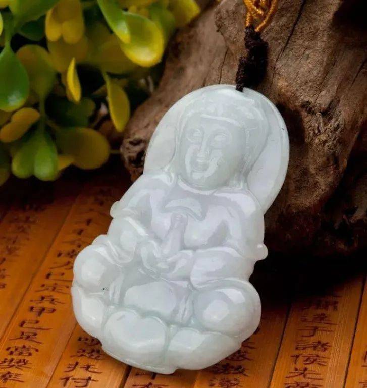 
                翡翠也有「三无产品」？再便宜也不要买！
              第3张