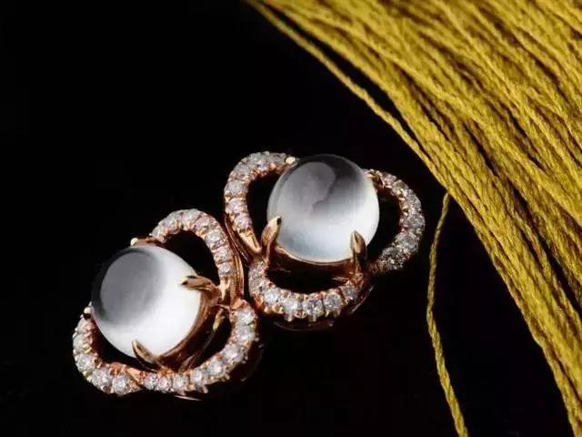 学会这些,随便买翡翠,绝对达到收藏级别!
第14张