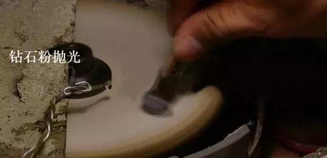 
                翡翠戒指磨花了怎么办？这有几个妙招
              第3张