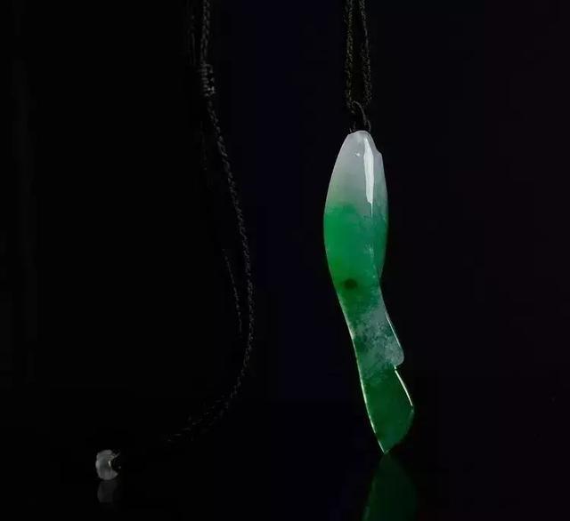 
                想象力，翡翠雕刻的醉美意境
              第1张