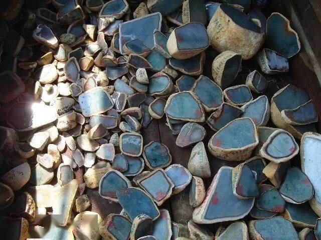 大叔带“翡翠探测仪”横扫翡翠市场，他扫到了啥？  第6张