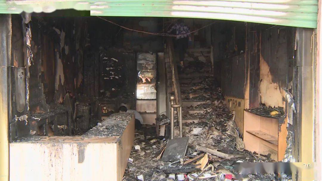 昨晚一珠宝行突然起火，损失不小！  第3张