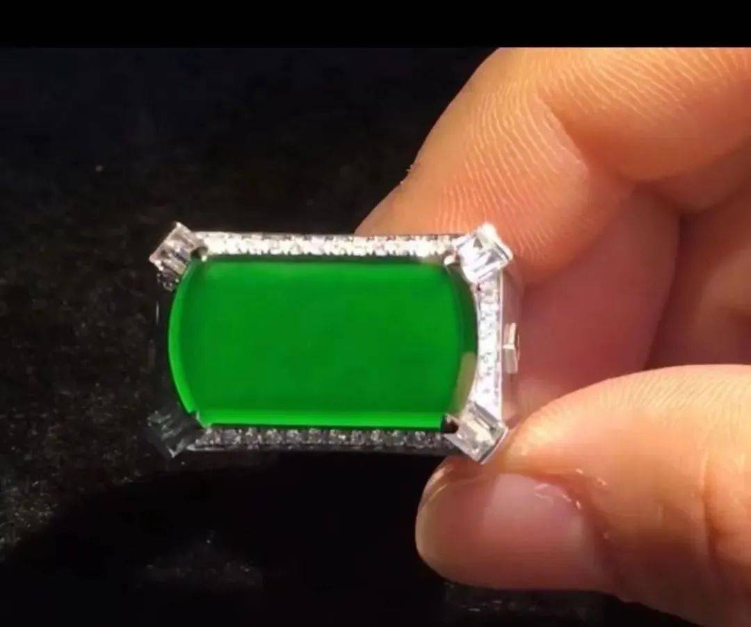 告急，最近翡翠市场危料泛滥，带A货鉴定证书，行家急眼了！  第2张