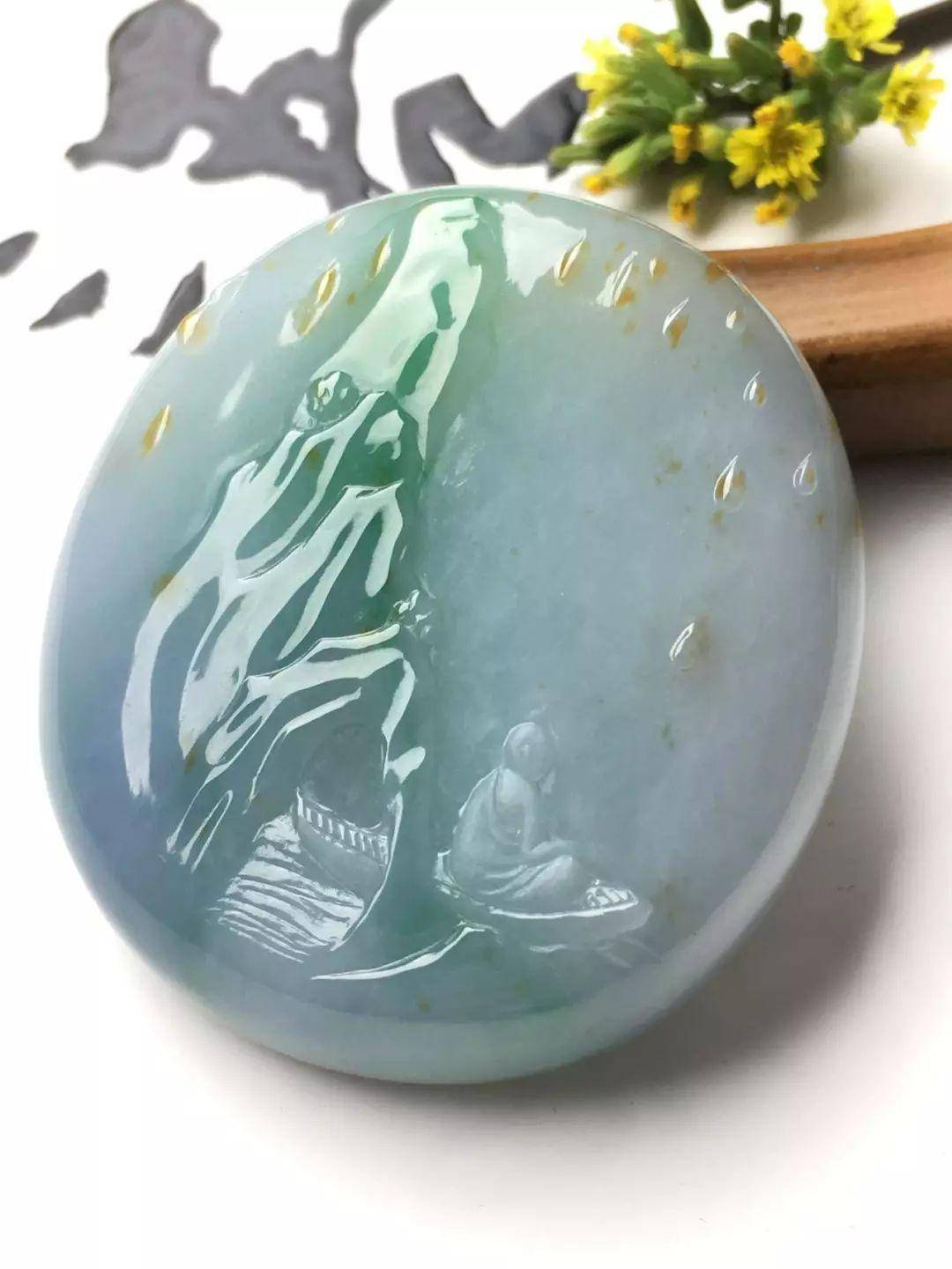 
                是瑕疵？是俏色？是“锈”？这种翡翠说法多
              第8张