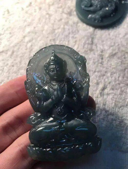 警惕，这种料子靠冒充翡翠还带证书、身价翻数倍，行家急眼了！  第14张