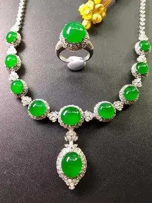 学会这些,随便买翡翠,绝对达到收藏级别!
第9张