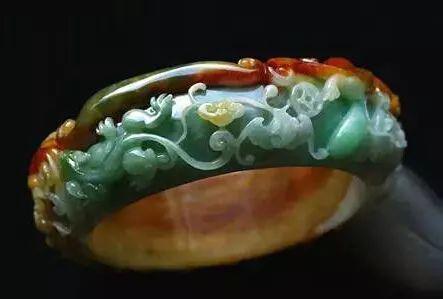 这款玉镯这么美，竟然没人戴？并非款式不好，只怪种水太差！  第2张