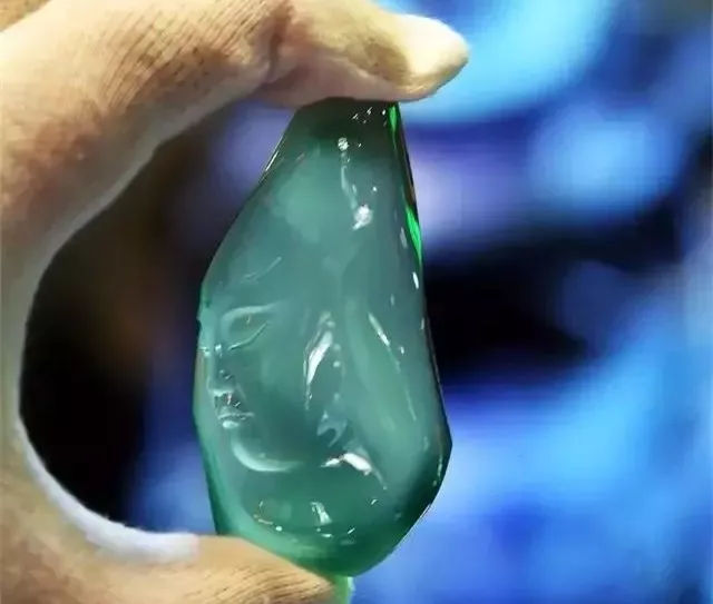 指甲盖大就能当传家宝的它,竟然只要几千块就能买到?不是帝王绿 第11张