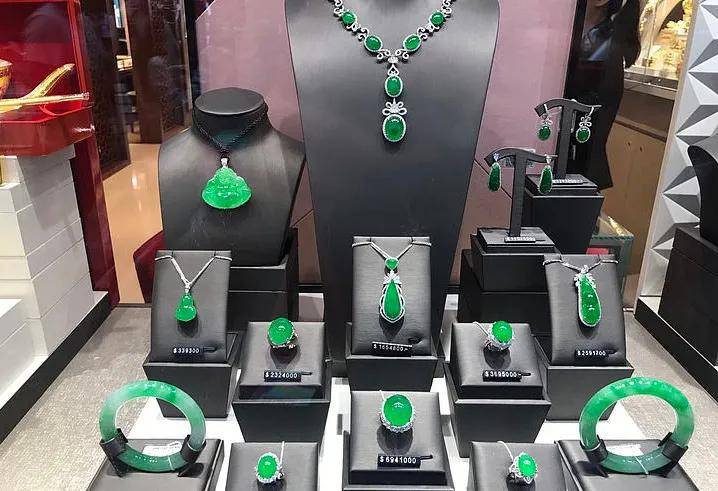 翡翠要怎么摆才更吸引人？学到了！  第3张