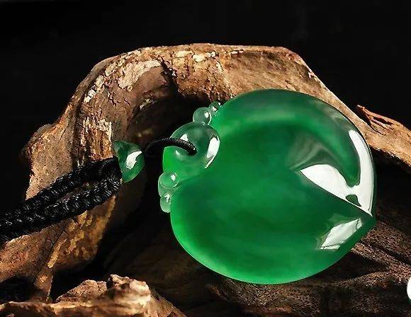 
                翡翠也有「三无产品」？再便宜也不要买！
              第5张