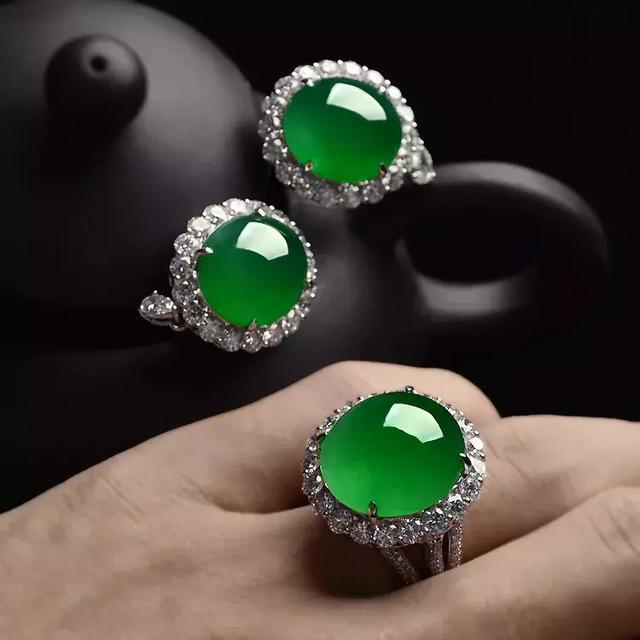 
                翡翠戒指磨花了怎么办？这有几个妙招
              第4张