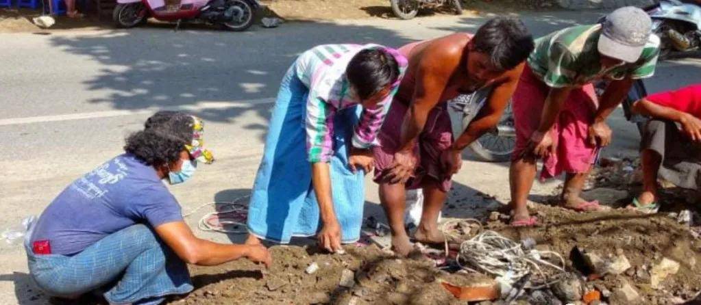 翡翠珠宝展厅改建治疗中心，街头掀起“挖玉风暴”，帕敢塌方再发！  第8张