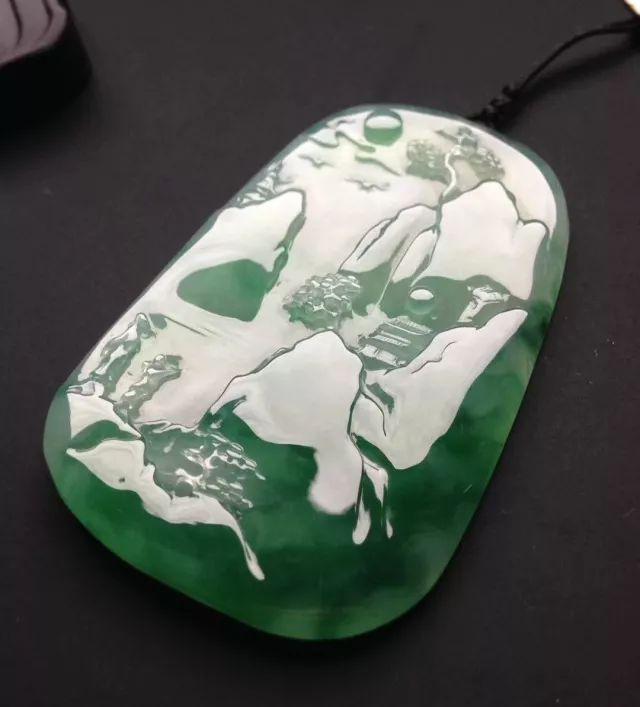 
                你知道翡翠不同造型的吊坠代表什么寓意吗？
              第18张