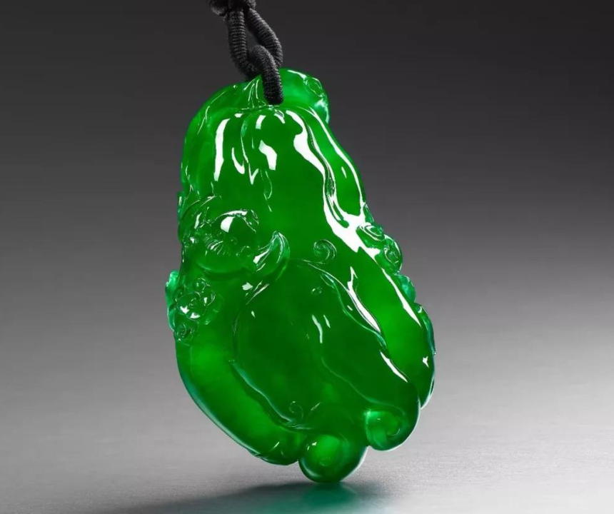 三件千万级翡翠成交2021苏富比秋拍，收藏行情看涨！  第1张