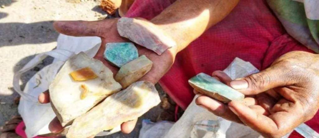 翡翠珠宝展厅改建治疗中心，街头掀起“挖玉风暴”，帕敢塌方再发！  第5张