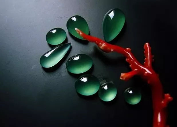 指甲盖大就能当传家宝的它,竟然只要几千块就能买到?不是帝王绿 第2张