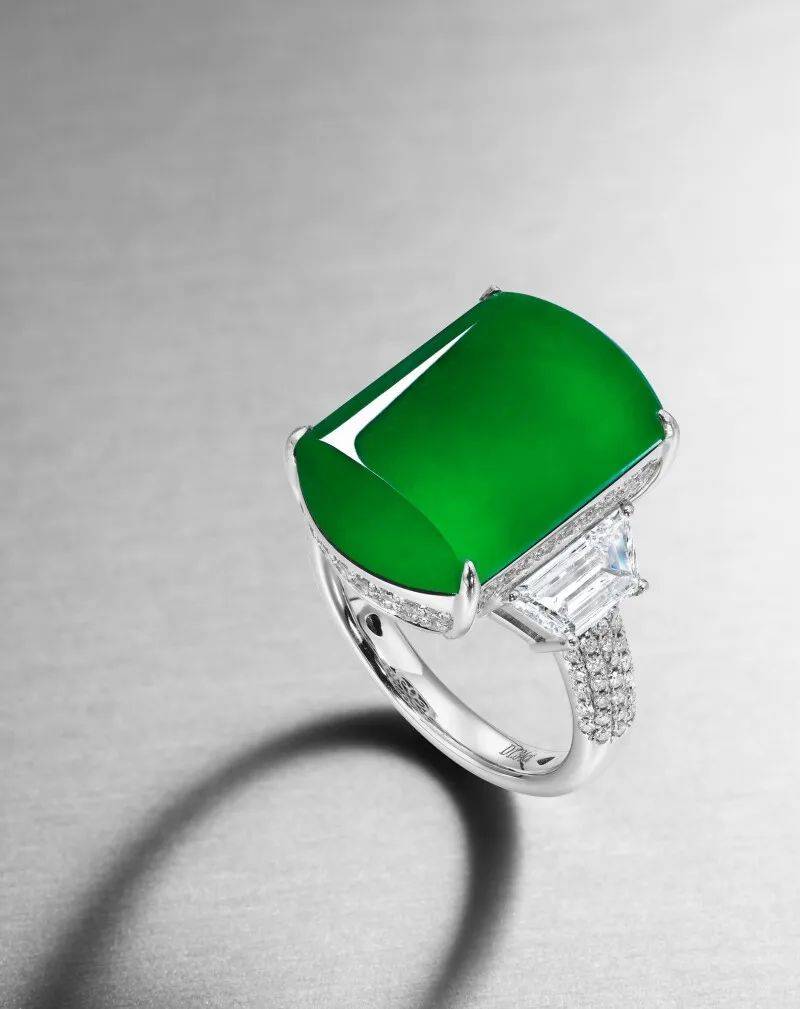 2022年首宗千万级别翡翠拍品,太惊艳了~
第3张