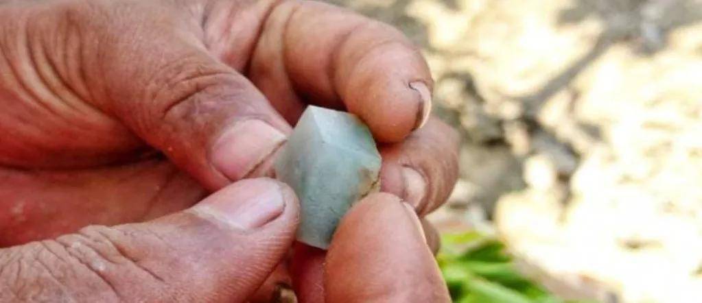 翡翠珠宝展厅改建治疗中心，街头掀起“挖玉风暴”，帕敢塌方再发！  第6张