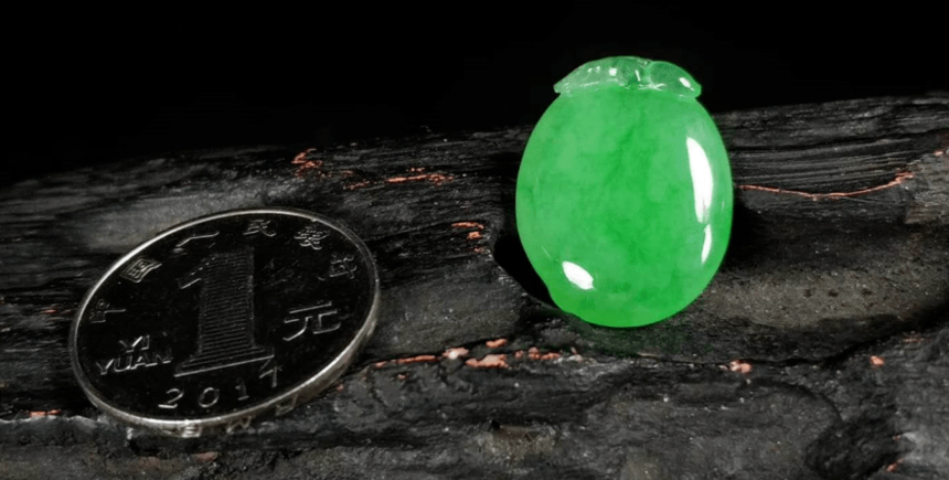 云南世博会翡翠老翡翠手镯 清代为何国人对珠宝只钟情翡翠，令人如此向往的翡翠有何迷人之处？  第2张