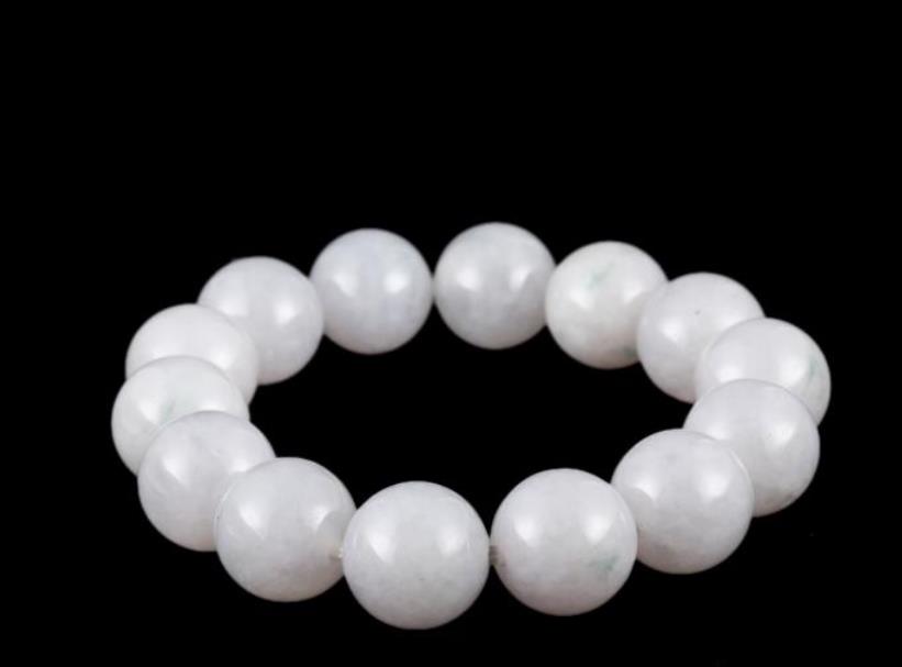如何挑选合乎心意的翡翠手串？懂得这四点足矣！  第2张