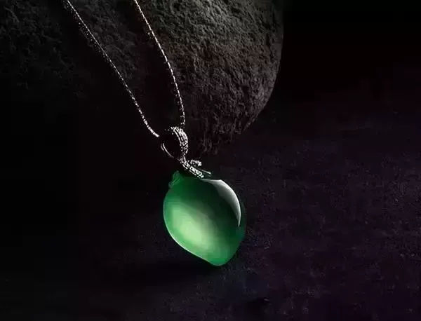 指甲盖大就能当传家宝的它,竟然只要几千块就能买到?不是帝王绿 第3张