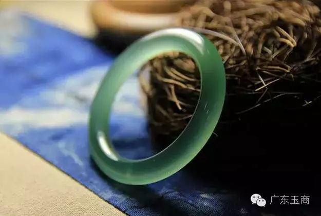 指甲盖大就能当传家宝的它,竟然只要几千块就能买到?不是帝王绿 第6张