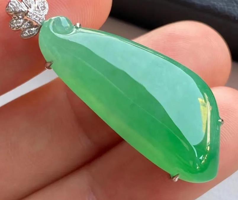 三两根线条雕个翡翠福瓜，像极了单纯的孩子  第2张