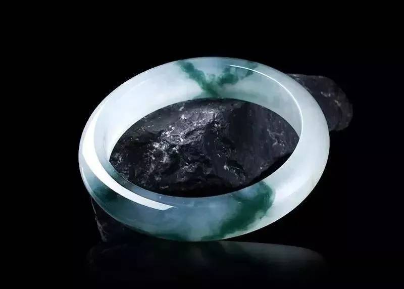 
                翡翠还能这样解读？
              第1张