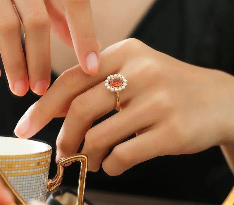 大牌新宠儿来袭，石榴石的新贵，拥有梦幻彩色的小众宝石！  第9张