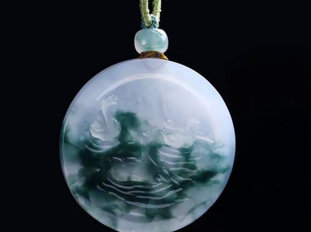 收藏翡翠就要对它宽容,正确看待棉的存在,它是翡翠的一种标志
第1张