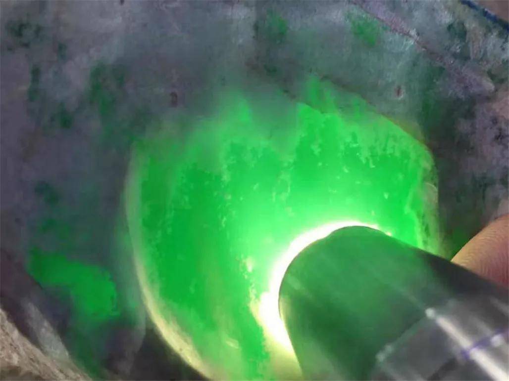 70亿“惊天玉石诈骗案” ,骗子身份太让人意外! 第3张