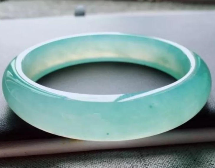 好翡翠价格太高遭质疑，便宜的假翡翠一路畅销，是真的太贵吗？  第6张