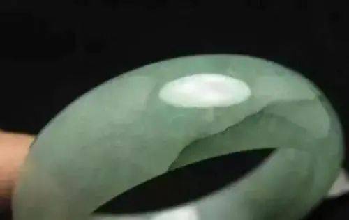 
                买翡翠吃亏，是眼不够尖
              第11张