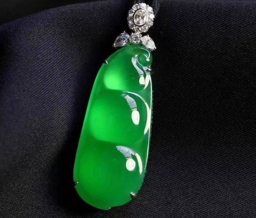 云南世博会翡翠老翡翠手镯 清代为何国人对珠宝只钟情翡翠，令人如此向往的翡翠有何迷人之处？  第1张