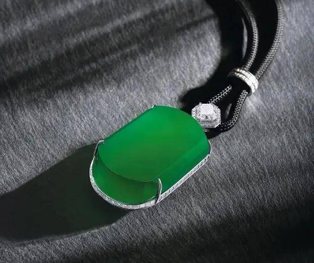 
                价值1亿多的「大方牌」，堪称翡翠方牌的天花板！
              第6张