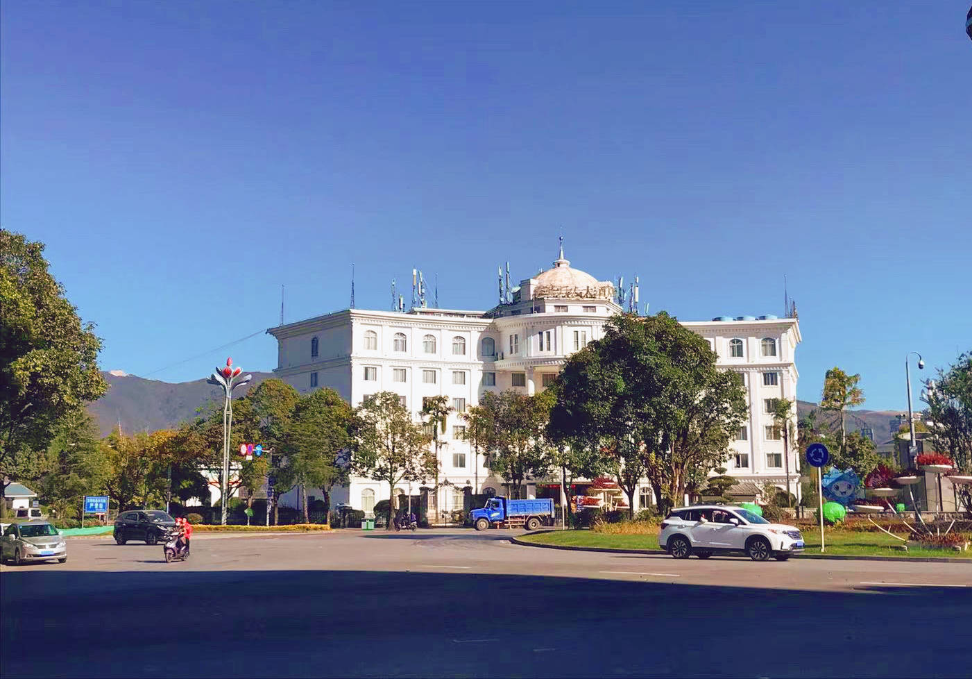 中国翡翠第一城,也是著名的华侨乡,西部与缅甸接壤 第2张