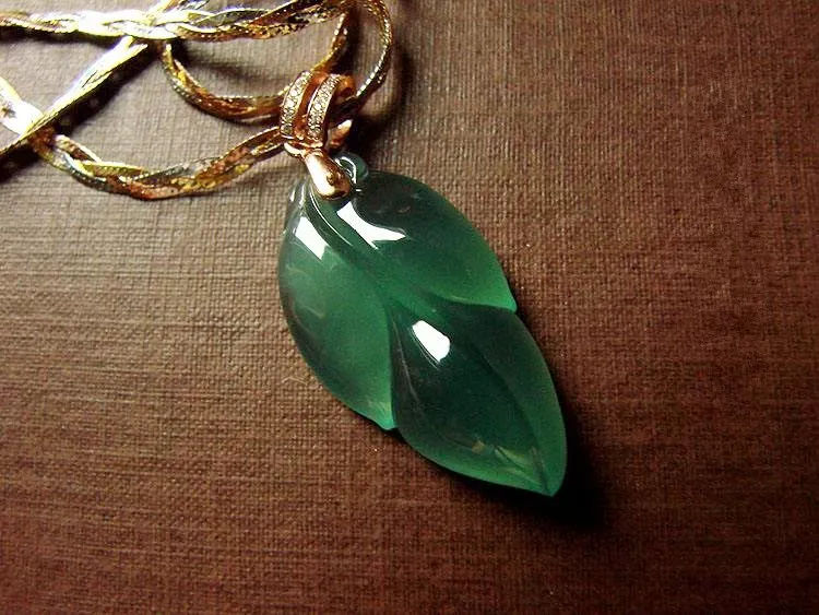 指甲盖大就能当传家宝的它,竟然只要几千块就能买到?不是帝王绿 第8张