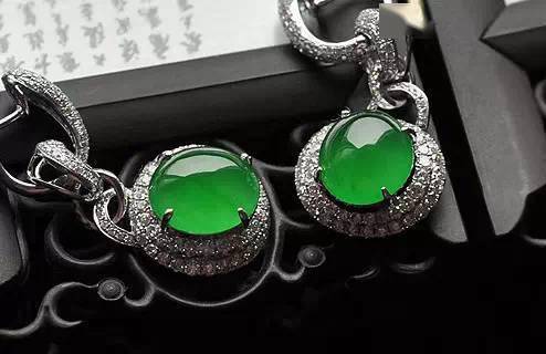 顶级高端翡翠：帝王绿翡翠有哪些特点呢？  第7张