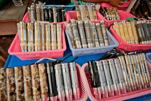 
                【震撼】揭秘缅甸超牛的翡翠市场，现场让你大开眼界！
              第6张