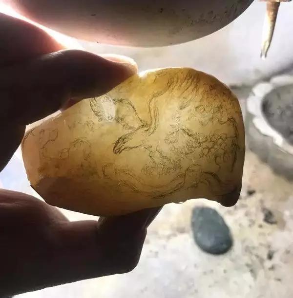 记录普通大马坎翡翠原石蜕变成《鹏程万里》过程  第3张