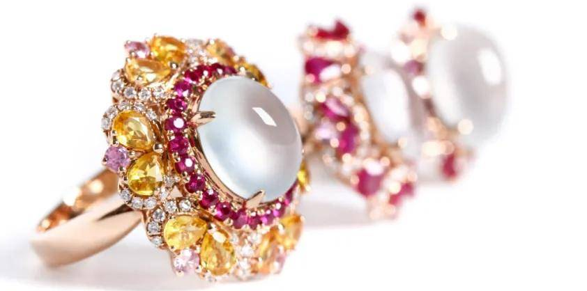 
                直播带货浪潮中，传统玉商的“守”与“变”
              第4张