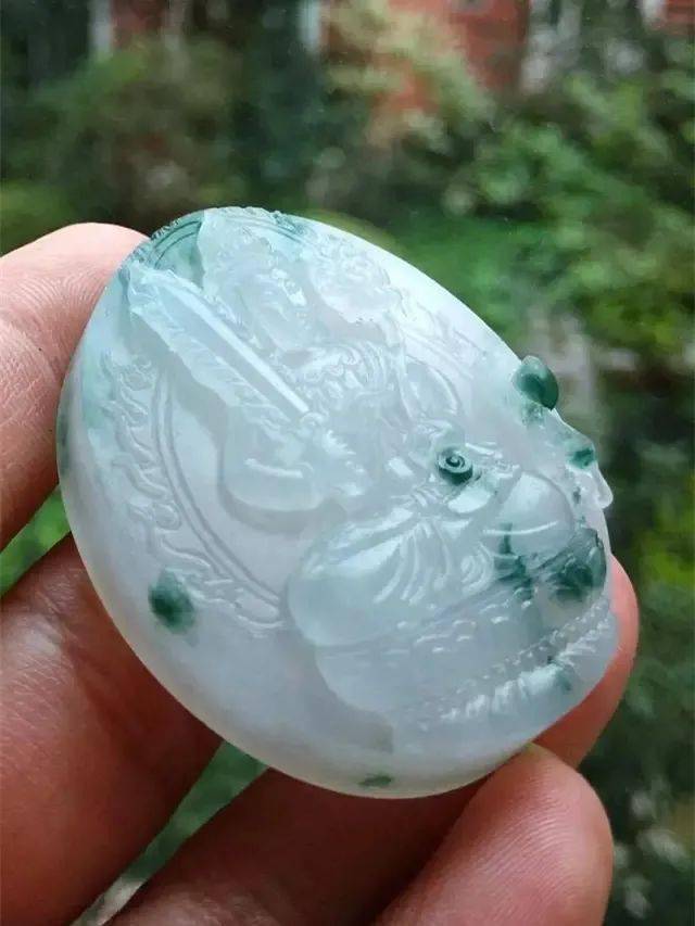 糯冰飘花翡翠手镯心，设计的虚空藏菩萨，料好工好起货大涨！  第5张