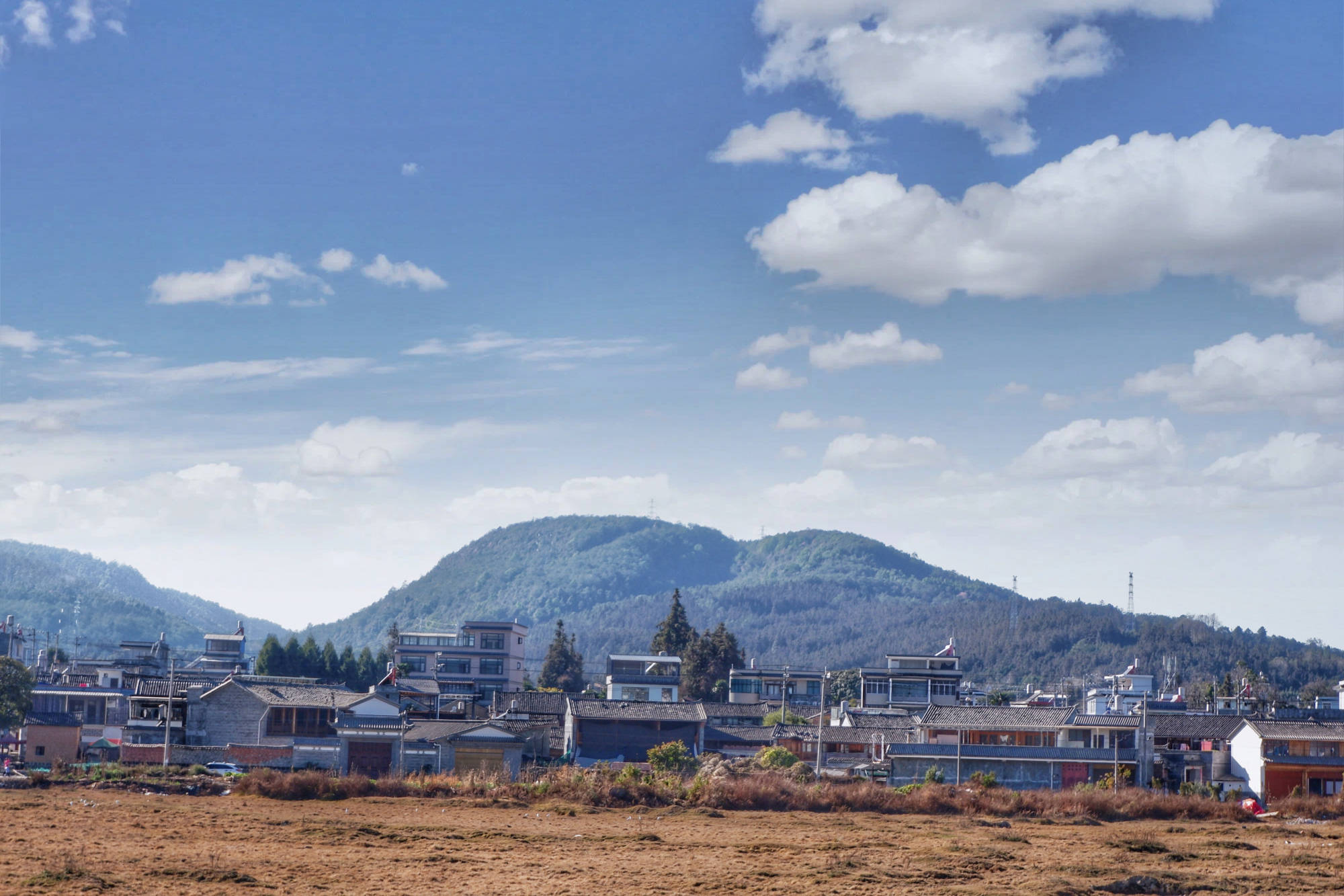 中国翡翠第一城,也是著名的华侨乡,西部与缅甸接壤 第6张