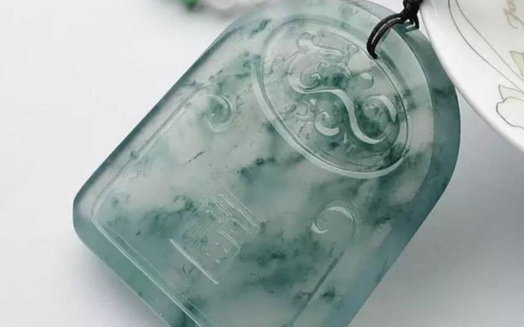 翡翠的寓意和象征  第2张
