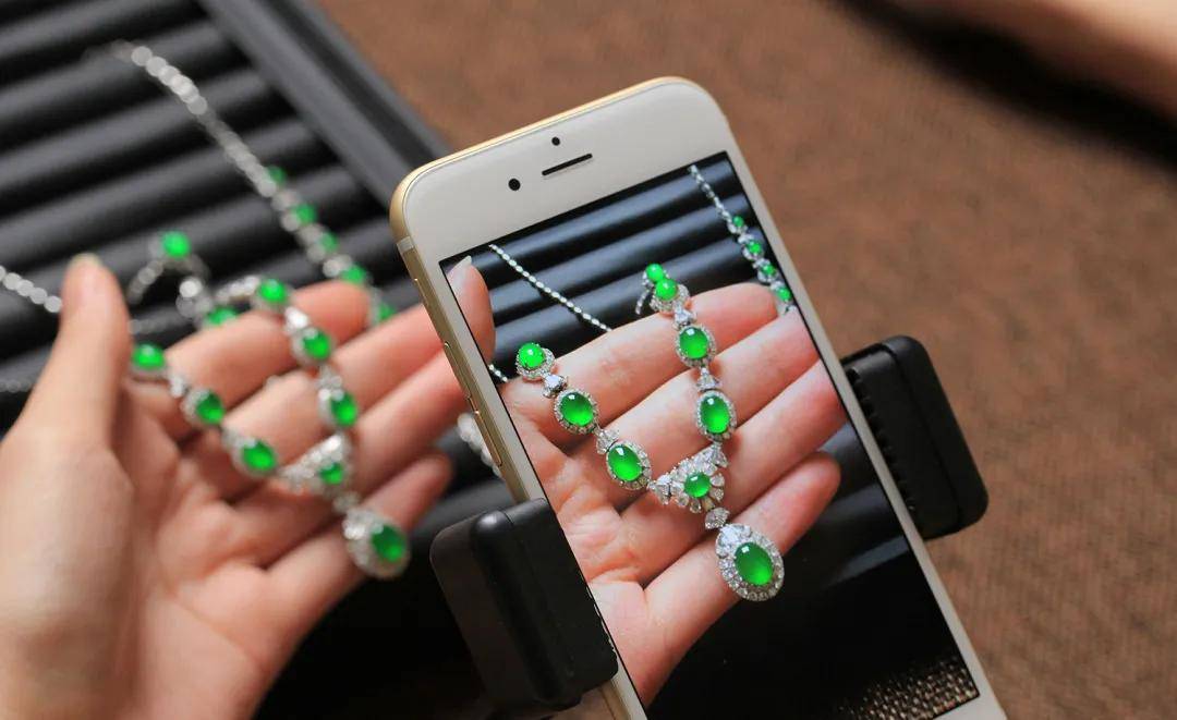 翡翠玉石珠宝在直播带货中的优势及破局 第1张