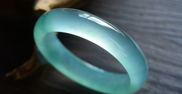 缅甸公盘为何能够成为「亿元翡翠标王」的孵化器?就凭是东道主? 第9张